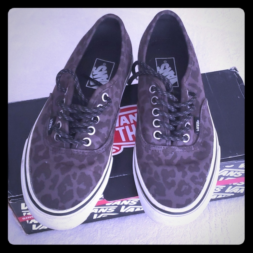 Leopard/Black Van's